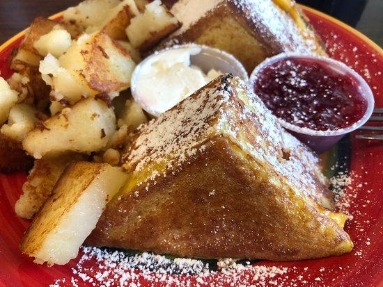 Close up of the Monte Cristo at Moon Rise Cafe.